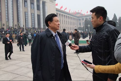 【专家点评】柳英杰：美国两党或破冰 黄金且战且退