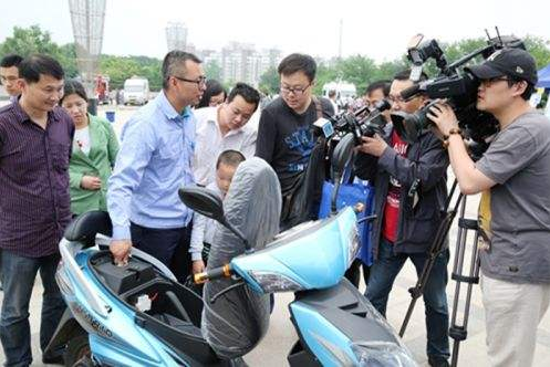 【专家点评】孙建发：市场聚焦债务上限 避险刺激金银反抽
