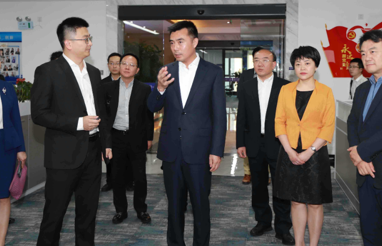 【专家点评】田洪良：美元冲高受阻后大幅回落，原油市场恐慌期还没有过去