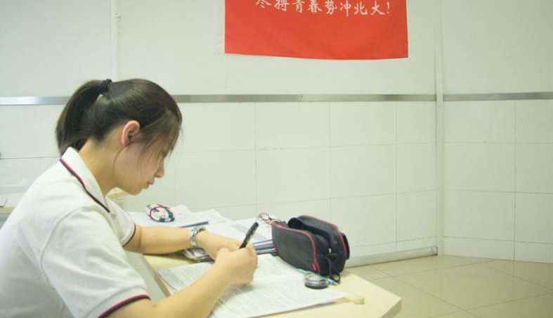 【专家点评】张果彤：日内关注欧美1.1110强阻力