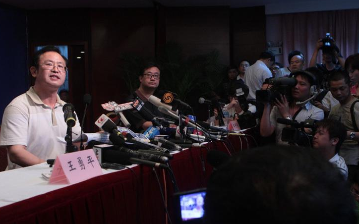 【专家点评】李生论金：黄金强支撑1955   原油低位多单持有