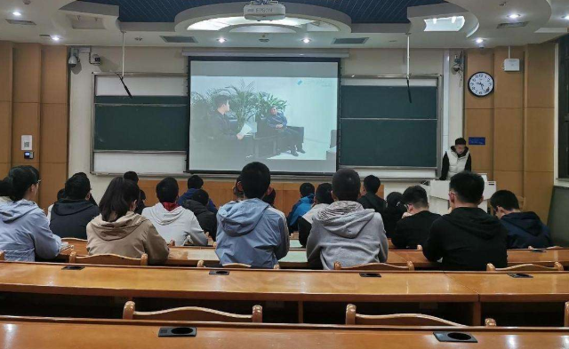【专家点评】曹向阳：黄金下行还将破低 原油回撤预期当中